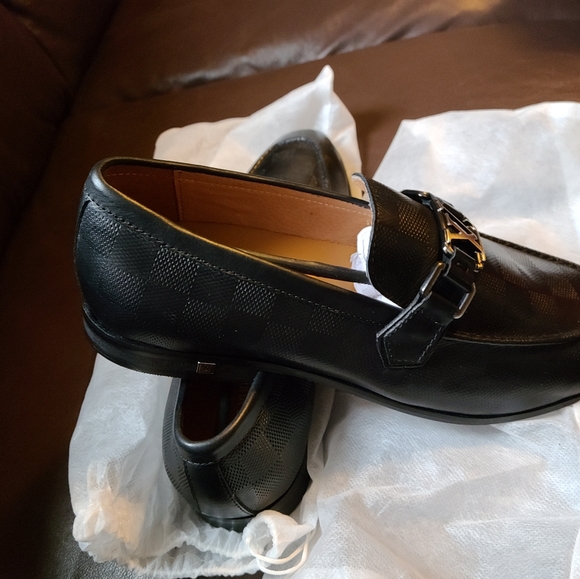 Louis Vuitton - Picture 2 of 3